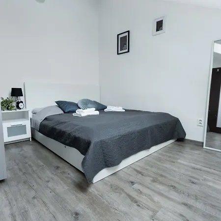 Apartment Old Town Center 3 *